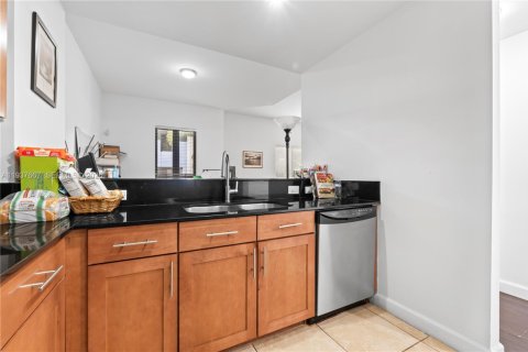 Condo in Miami, Florida, 2 bedrooms № 2152603 - photo 9