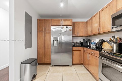 Condo in Miami, Florida, 2 bedrooms № 2152603 - photo 8