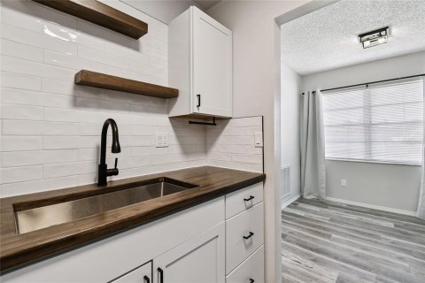 Condo in Clearwater, Florida, 1 bedroom  № 1914219 - photo 7