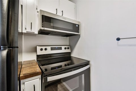 Condo in Clearwater, Florida, 1 bedroom  № 1914219 - photo 11