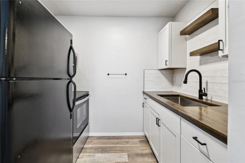 Condo in Clearwater, Florida, 1 bedroom  № 1914219 - photo 8