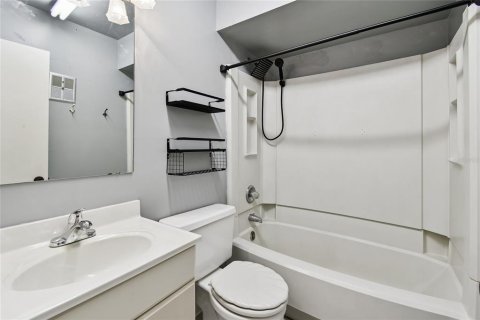 Condo in Clearwater, Florida, 1 bedroom  № 1914219 - photo 13