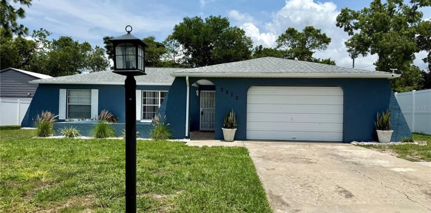 House in Spring Hill, Florida 3 bedrooms, 112.97 sq.m. № 1690169
