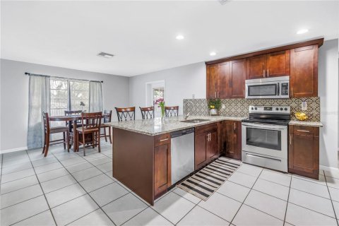 House in Spring Hill, Florida 3 bedrooms, 112.97 sq.m. № 1690169 - photo 14
