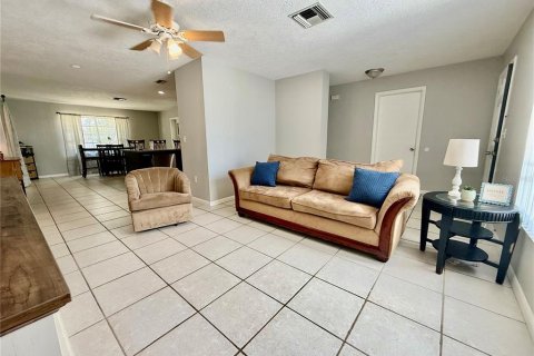 House in Spring Hill, Florida 3 bedrooms, 112.97 sq.m. № 1690169 - photo 10
