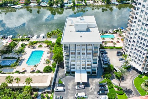 Condo in Miami Beach, Florida, 2 bedrooms  № 2061880
