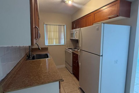 Appartement à louer à Pompano Beach, Floride: 1 chambre, 402.64 m2 № 1986335 - photo 4