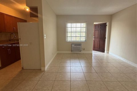 Appartement à louer à Pompano Beach, Floride: 1 chambre, 402.64 m2 № 1986335 - photo 3