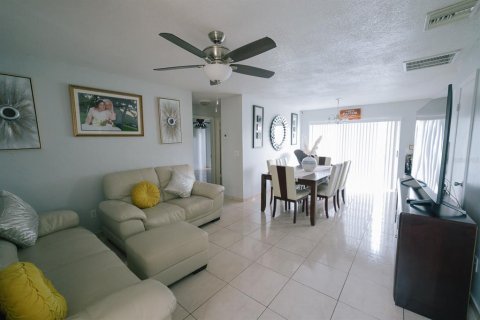 House in Kissimmee, Florida 3 bedrooms, 101.26 sq.m. № 1795659 - photo 3