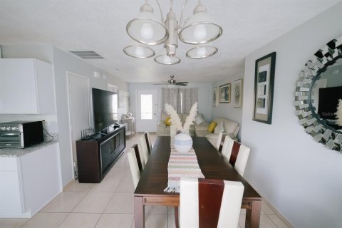 House in Kissimmee, Florida 3 bedrooms, 101.26 sq.m. № 1795659 - photo 5