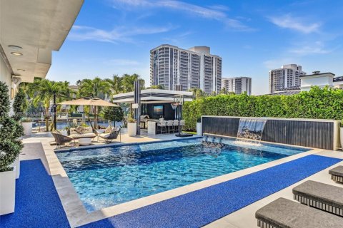 House in Hallandale Beach, Florida 5 bedrooms, 413.97 sq.m. № 1830479 - photo 16
