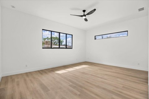 House in Port St. Lucie, Florida 3 bedrooms, 235.14 sq.m. № 2178575 - photo 9