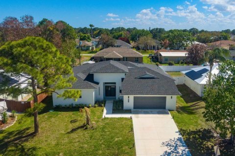 House in Port St. Lucie, Florida 3 bedrooms, 235.14 sq.m. № 2178575 - photo 24