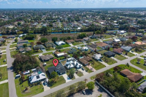 House in Port St. Lucie, Florida 3 bedrooms, 235.14 sq.m. № 2178575 - photo 23