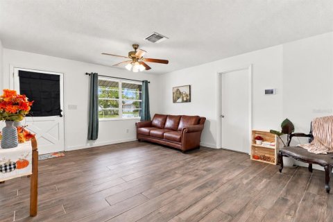 Villa ou maison à vendre à Deltona, Floride: 3 chambres, 118.36 m2 № 2400457 - photo 4
