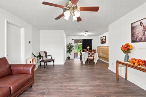Villa ou maison à vendre à Deltona, Floride: 3 chambres, 118.36 m2 № 2400457 - photo 3