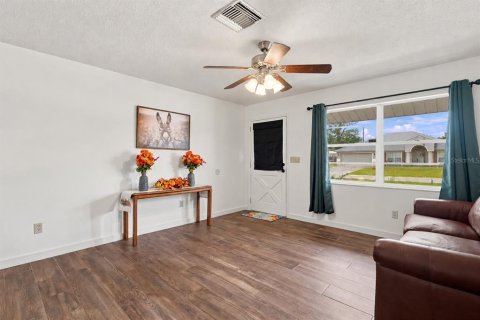Villa ou maison à vendre à Deltona, Floride: 3 chambres, 118.36 m2 № 2400457 - photo 5
