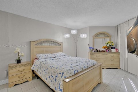 Condo in Miami, Florida, 1 bedroom  № 2026314 - photo 10