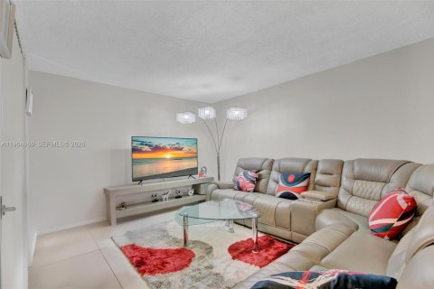 Condo in Miami, Florida, 1 bedroom  № 2026314 - photo 3