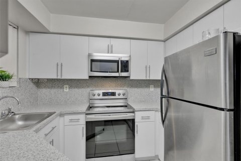 Condo in Miami, Florida, 1 bedroom  № 2026314 - photo 7