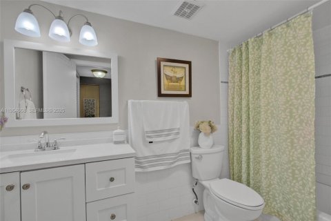 Condo in Miami, Florida, 1 bedroom  № 2026314 - photo 9