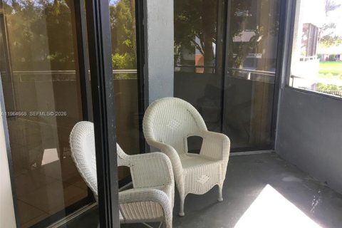 Condo in Miami, Florida, 1 bedroom  № 2026314 - photo 11