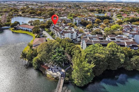 Condo in Miami, Florida, 1 bedroom  № 2026314 - photo 14