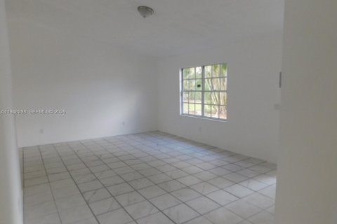 Купить виллу или дом в Порт-Сент-Луси, Флорида 4 спальни, 150.59м2, № 2008519 - фото 15