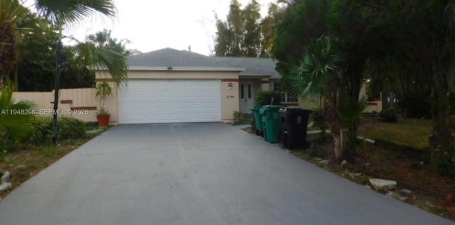 Дом в Порт-Сент-Луси, Флорида 4 спальни, 150.59м2 № 2008519