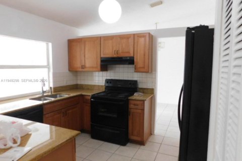 Купить виллу или дом в Порт-Сент-Луси, Флорида 4 спальни, 150.59м2, № 2008519 - фото 16