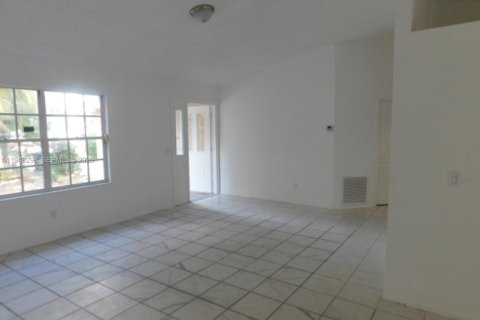 Купить виллу или дом в Порт-Сент-Луси, Флорида 4 спальни, 150.59м2, № 2008519 - фото 14