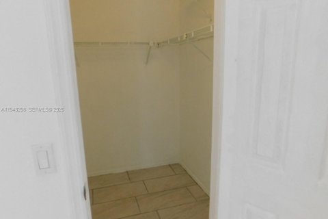 Купить виллу или дом в Порт-Сент-Луси, Флорида 4 спальни, 150.59м2, № 2008519 - фото 13