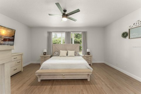 House in DeLand, Florida 5 bedrooms, 288.65 sq.m. № 2092435 - photo 25