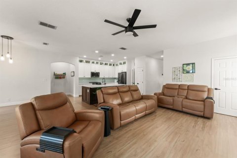 House in DeLand, Florida 5 bedrooms, 288.65 sq.m. № 2092435 - photo 13