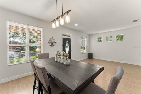 House in DeLand, Florida 5 bedrooms, 288.65 sq.m. № 2092435 - photo 7
