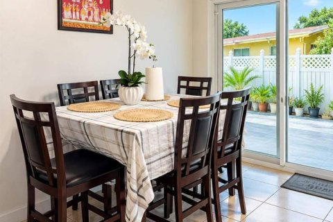 Casa en venta en Fort Lauderdale, Florida, 3 dormitorios, 97.27 m2 № 2387027 - foto 5