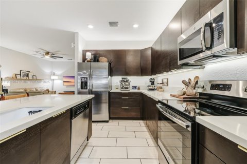 Townhouse in Miami, Florida 3 bedrooms, 164.53 sq.m. № 1954924 - photo 14