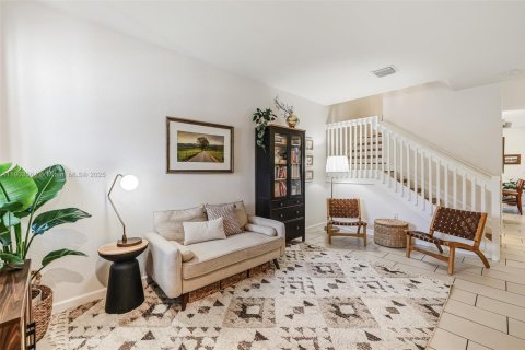 Townhouse in Miami, Florida 3 bedrooms, 164.53 sq.m. № 1954924 - photo 2