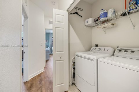 Townhouse in Miami, Florida 3 bedrooms, 164.53 sq.m. № 1954924 - photo 23