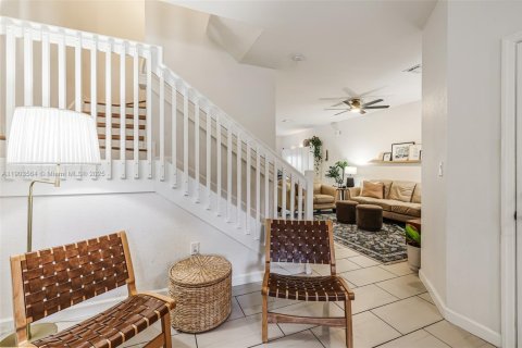 Townhouse in Miami, Florida 3 bedrooms, 164.53 sq.m. № 1954924 - photo 5