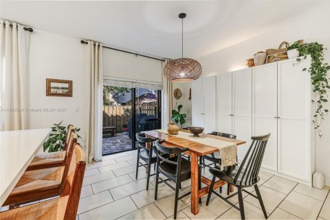 Townhouse in Miami, Florida 3 bedrooms, 164.53 sq.m. № 1954924 - photo 17