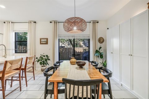 Townhouse in Miami, Florida 3 bedrooms, 164.53 sq.m. № 1954924 - photo 16