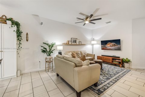 Townhouse in Miami, Florida 3 bedrooms, 164.53 sq.m. № 1954924 - photo 8