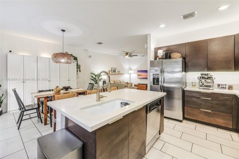 Townhouse in Miami, Florida 3 bedrooms, 164.53 sq.m. № 1954924 - photo 15