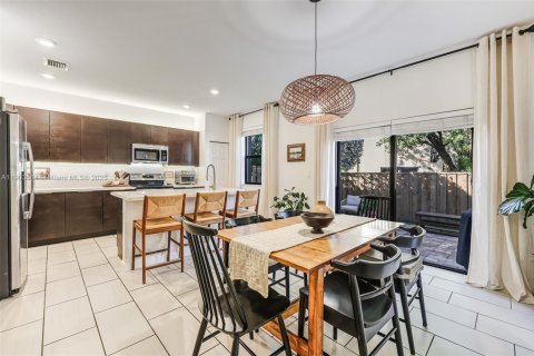 Townhouse in Miami, Florida 3 bedrooms, 164.53 sq.m. № 1954924 - photo 1