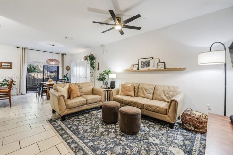 Townhouse in Miami, Florida 3 bedrooms, 164.53 sq.m. № 1954924 - photo 6