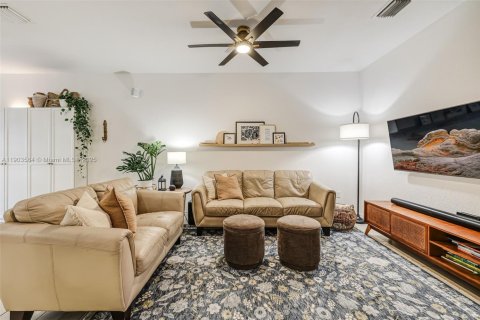 Townhouse in Miami, Florida 3 bedrooms, 164.53 sq.m. № 1954924 - photo 7