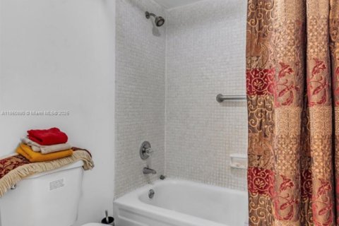 Copropriété à vendre à Miami, Floride: 2 chambres, 111.2 m2 № 1958500 - photo 16
