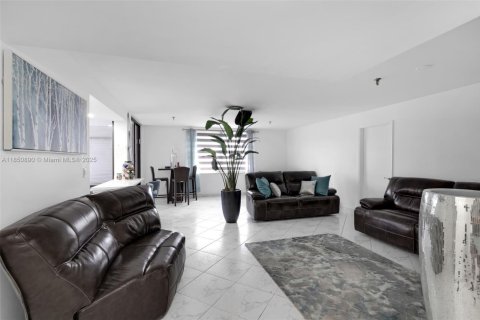 Copropriété à vendre à Miami, Floride: 2 chambres, 111.2 m2 № 1958500 - photo 4