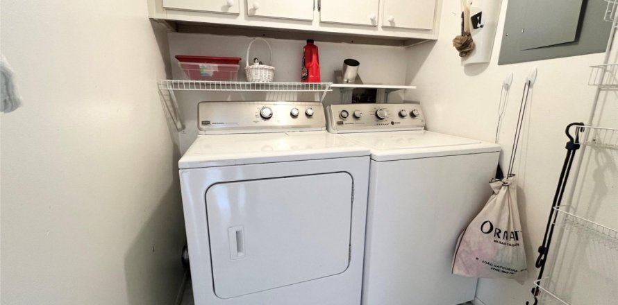 Townhouse in Hallandale Beach, Florida 3 bedrooms, 193.52 sq.m. № 1141183